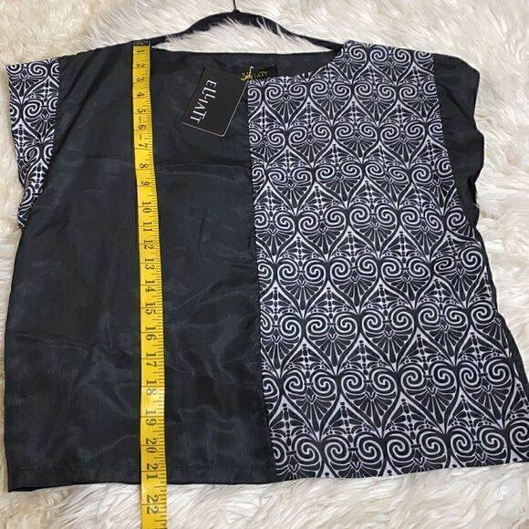 Elliatt Top womens satin medium Immortal cap sleeve Blouse New - Picture 11 of 11